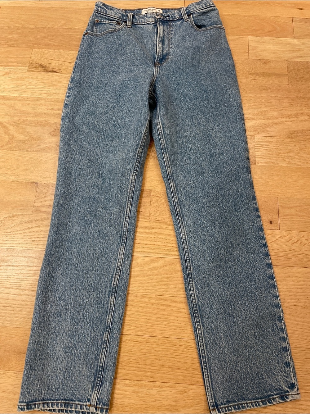 Abercrombie & Fitch Women's Straight Leg Jeans in Medium Blue Wash